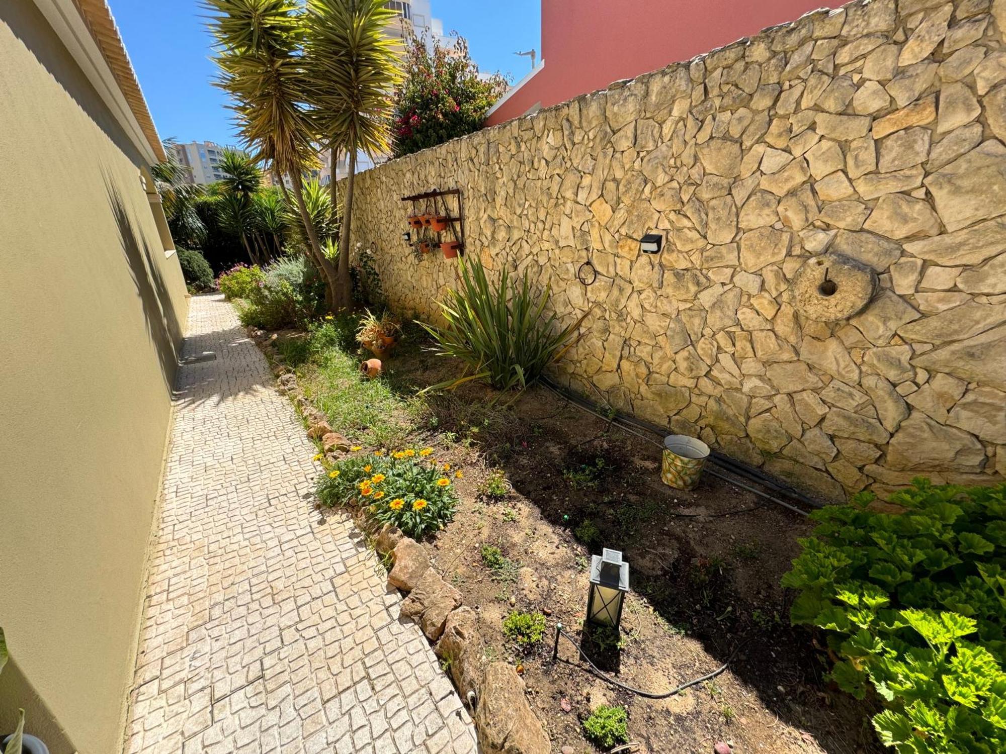 Happy Silva Guesthouse Lagos Exterior photo